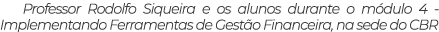 Professor Rodolfo Siqueira e os alunos durante o módulo 4 - Implementando Ferramentas de Gestão Financeira, na sede d   