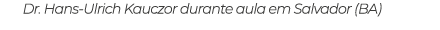 Dr  Hans-Ulrich Kauczor durante aula em Salvador (BA)