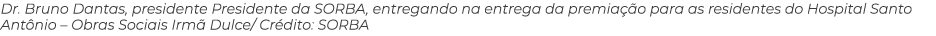 Dr. Bruno Dantas, presidente Presidente da SORBA, entregando na entrega da premia o para as residentes do Hospital S...